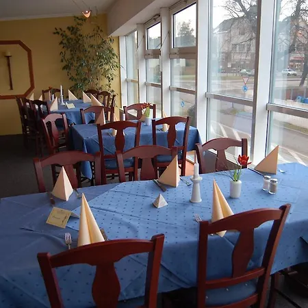 Hotel Grossbeeren 호텔 3*