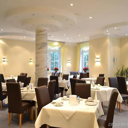 Hotel Grossbeeren 호텔 3*